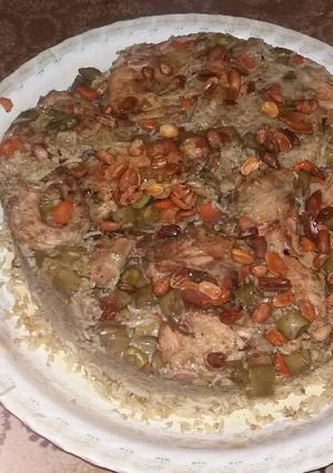صورة لوصفة مقلوبة الفول بالرز والفريكه