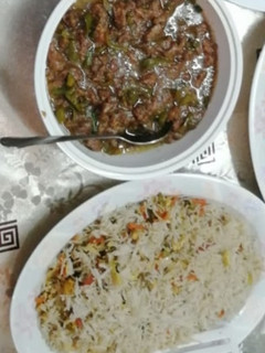 A picture of Beef chilli with fried rice.