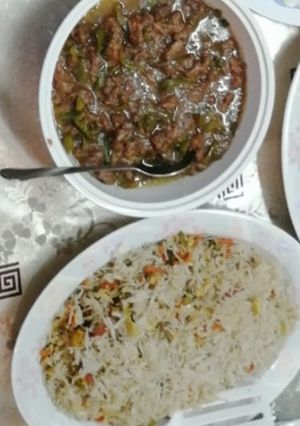A picture of Beef chilli with fried rice.