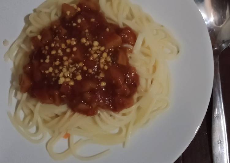 La pasta spicy barbeque with meat ball sauce