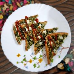 A picture of Oats Spinach toast.