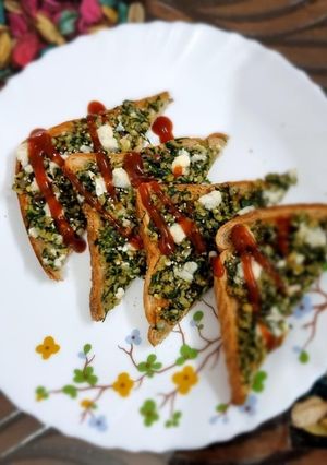 A picture of Oats Spinach toast.