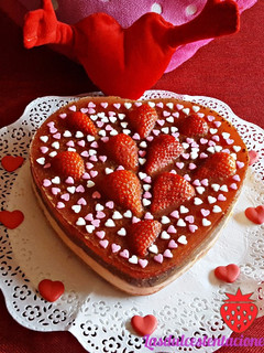 Una foto de Tarta San Valentín: Queso, chocolate y fresas
