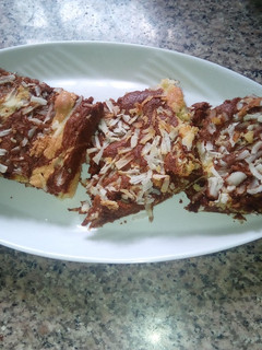 A picture of Coconut sponge cake.