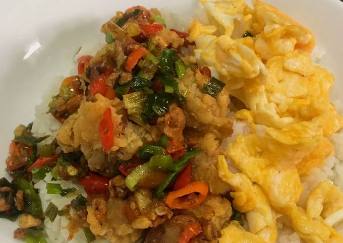 Resep Rice Bowl Ayam Cabe Garam dengan Scramble Egg oleh Resep Rice Bowl Ayam Cabe Garam dengan Scramble Egg oleh