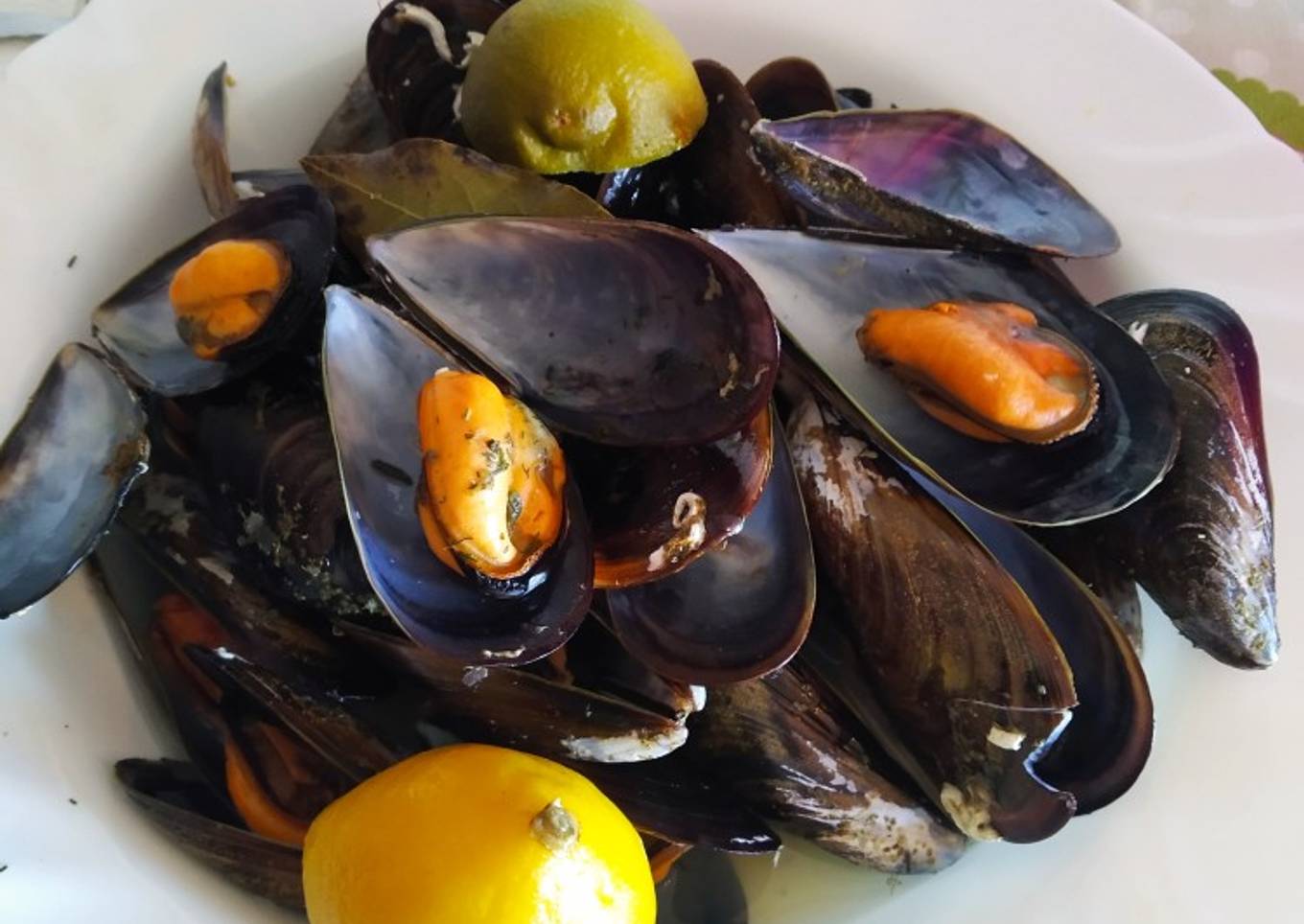 Mejillones al vapor a la lima y limón