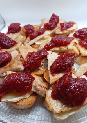 Una foto de Montaditos de lomo