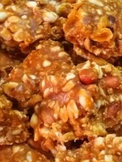 मूंगफली की चिक्की (Moongphali ki chikki recipe in hindi) रेसिपी मुख्य फोटो