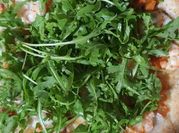 Una foto di pizza con farina integrale