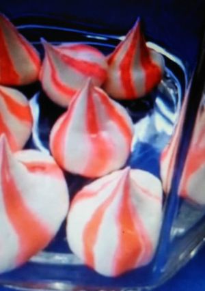 Hình của món Bánh nụ hôn meringue.