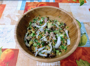 Foto principal de Ensalada de lentejas con aguacate y atún
