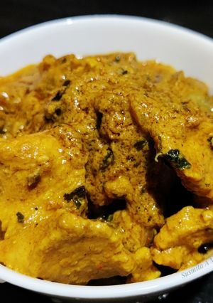 A picture of Badami chicken.