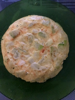 Una foto de Tortilla de calabacín y queso