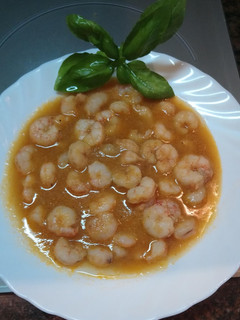 Una foto de Gambas en salsa Americana