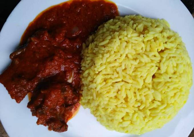 Curry rice with tomato goat meat sauce