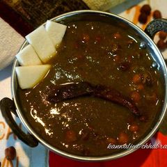 A picture of Kale chana ka khatta (Mahani).