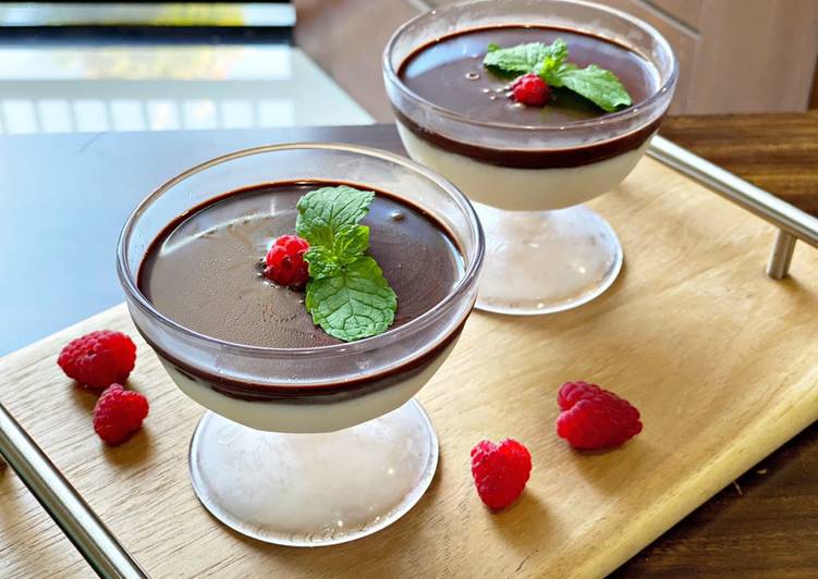Resep Vanilla Mousse With Chocolate Sauce Yang Gurih