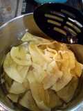 Chifles o chips de plátano verde