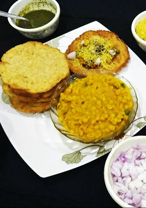 દાળ પકવાન (Dal pakwan in gujrati) રેસીપી મુખ્ય ફોટો