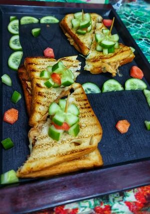 A picture of Chicken Tandoori Cheesy grilled Sandwiches.
