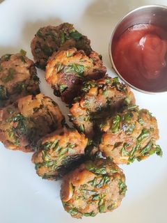 பிரட் பாலக்கீரை வடை (Bread paalak keerai vadai recipe in tamil) செய்முறை முக்கிய புகைப்படம்