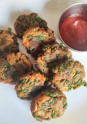 பிரட் பாலக்கீரை வடை (Bread paalak keerai vadai recipe in tamil) செய்முறை முக்கிய புகைப்படம்