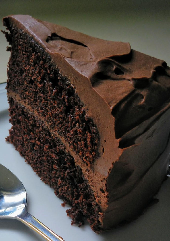 Una foto de Fudge chocolate cake