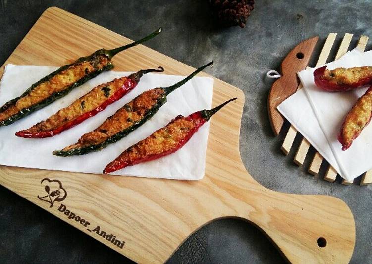 Bagaimana Menyiapkan Cabai isi Tahu Udang Goreng, Lezat