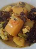 Ensopado a la cúrcuma con pollo y morcilla