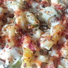 A picture of Cheesy white sauce pasta.