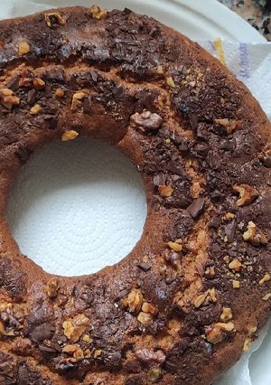 Foto di Ciambella alle noci e gocce di cioccolato