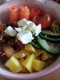 Poke bowl de camarones y mango