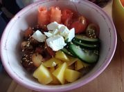 Una foto de poke pepino