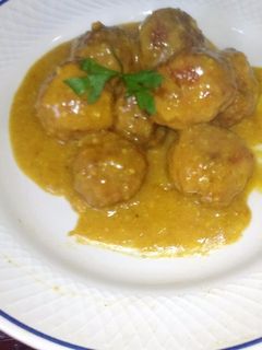 Una foto de Albóndigas con salsa de almendras