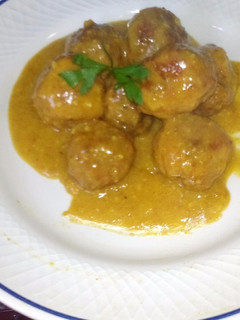 Una foto de Albóndigas con salsa de almendras