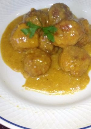 Una foto de Albóndigas con salsa de almendras
