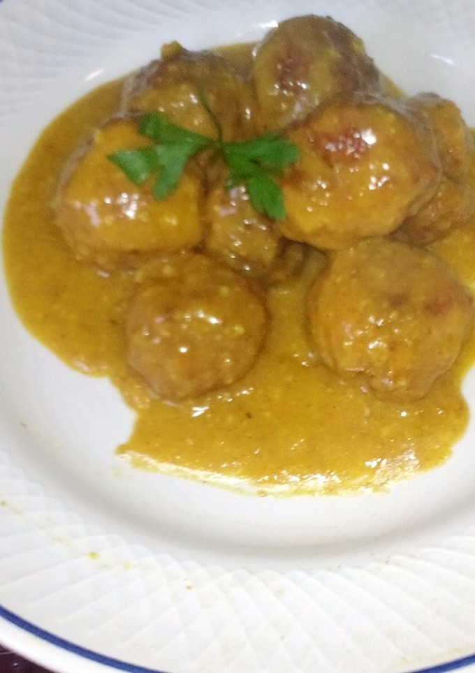 Una foto de Albóndigas con salsa de almendras