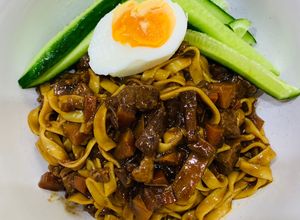 Hình của món Vào bếp cùng con: mì tương đen kiểu Hàn (Jajangmyeon) vét tủ lạnh cực ngon sau Tết.