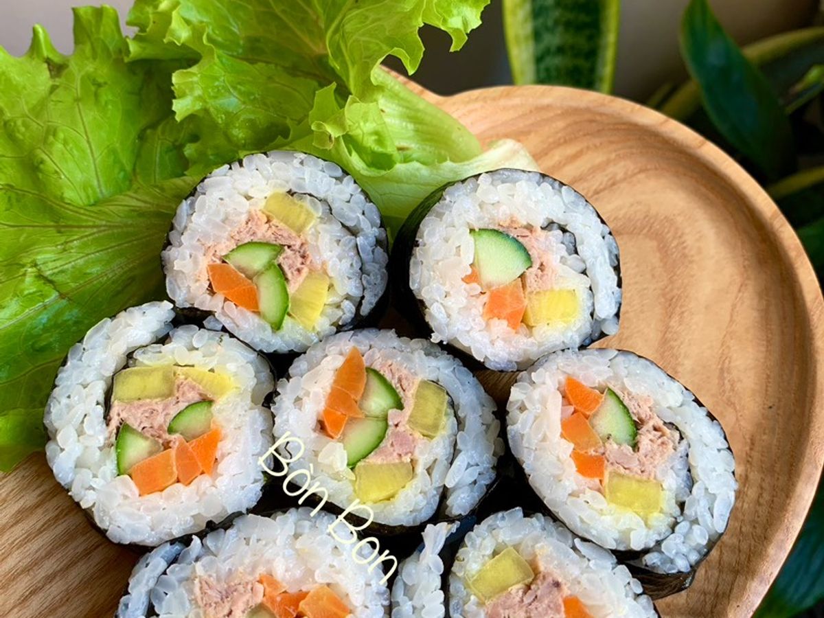 Kimbap Cá Ngừ Ngâm Dầu