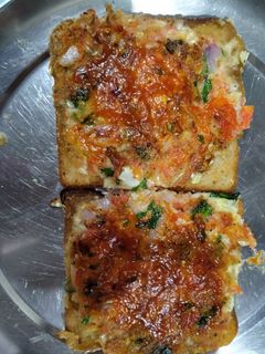 ब्रेड पिज़्ज़ा (Bread pizza recipe in Hindi) रेसिपी मुख्य फोटो