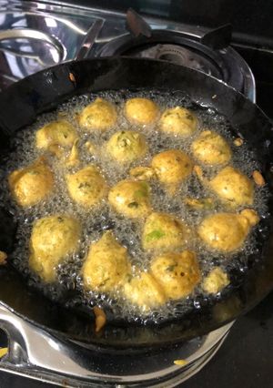 મેથી ના ગોટા (Methi Gota Recipe In Gujarati) રેસીપી મુખ્ય ફોટો