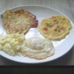 A picture of 4 types eggs.