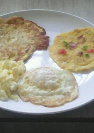 A picture of 4 types eggs.