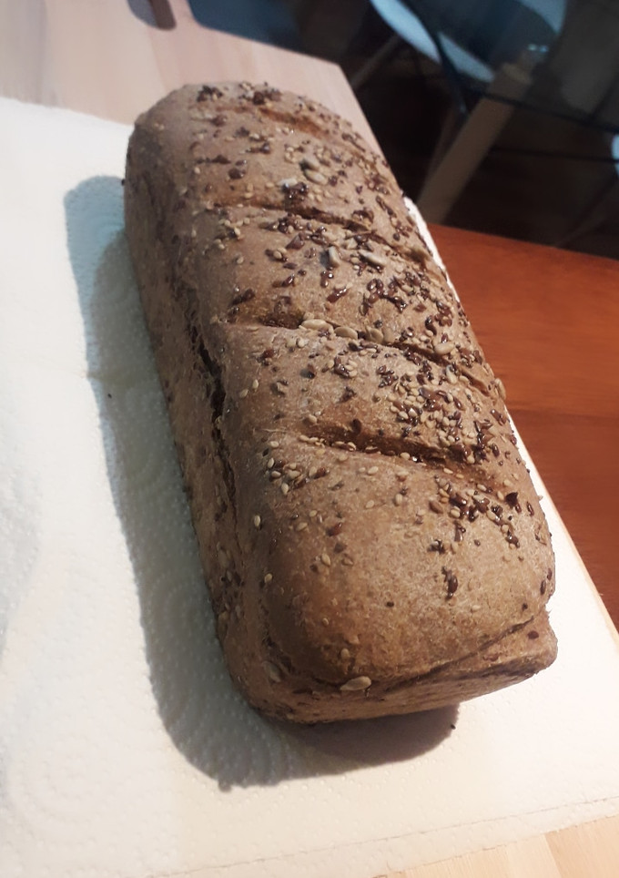 Una foto de Pan integral semillado
