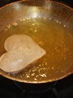 இதய பூரி(valentine special) (Poori recipe in tamil) செய்முறை முக்கிய புகைப்படம்