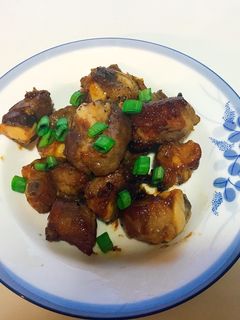 Hình của món Sườn ram mặn.