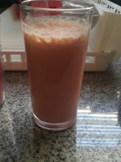 Una foto de Batido frutilla y banana para el desayuno