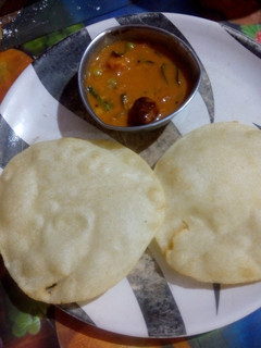 ரவை பூரி கொண்டைக்கடலை குருமா செய்முறை முக்கிய புகைப்படம்