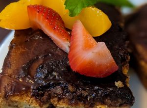 Foto resep Peanut - peach chocolaty banana cake
