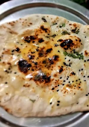 नान (Naan recipe in hindi) रेसिपी मुख्य फोटो